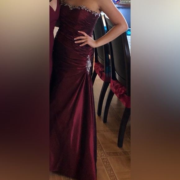 NWOT Sean Collection X•Press FORMAL Dress BURGUNDY BEADED SILVER LIKE CRYSTALS - Picture 1 of 8